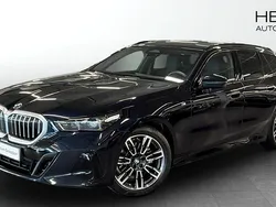 Svart (black) Begagnad 2025 BMW 520 M Sport Kombi | 598 700 kr (Lite dyr)