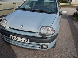 Grå Begagnad 2000 Renault Clio II Halvkombi | 16 000 kr (Bra pris)