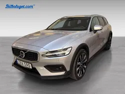 Grå Begagnad 2024 Volvo V60 CC Plus Kombi | 459 500 kr (Marknadspris)