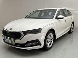 Vit Begagnad 2023 Skoda Octavia Kombi | 279 000 kr (Marknadspris)