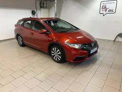 Röd (röd metallic) Begagnad 2014 Honda Civic Comfort Kombi | 114 900 kr (Dyr)