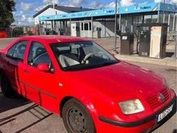 Röd Begagnad 2000 VW Bora Trendline Sedan | 25 000 kr
