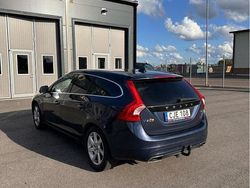 Blå Begagnad 2014 Volvo V60 Summum Kombi | 145 000 kr (Marknadspris)