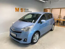 Ljusblå Begagnad 2011 Toyota Verso-S Multidrive S Minibuss | 97 900 kr (Lite dyr)