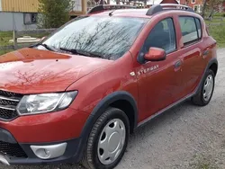 Röd Begagnad 2015 Dacia Sandero Stepway Halvkombi | 50 000 kr (Marknadspris)