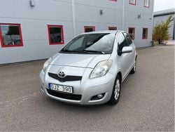 Silver Begagnad 2010 Toyota Yaris Halvkombi | 30 000 kr (Bra pris)