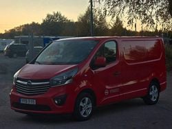 Röd Begagnad 2018 Opel Vivaro Van | 89 999 kr (Marknadspris)