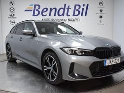 Skyscrapergrey metallic Begagnad 2023 BMW 330e M Sport Kombi | 469 500 kr (Marknadspris)