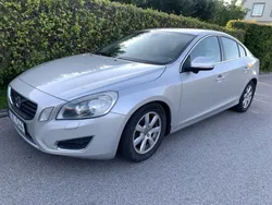 Ljusgrå (grå) Begagnad 2011 Volvo S60 Momentum Sedan | 59 900 kr (Marknadspris)
