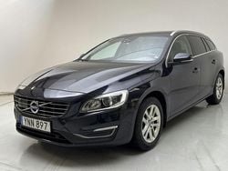 Mörkblå Begagnad 2018 Volvo V60 Standard Kombi | 202 000 kr (Marknadspris)
