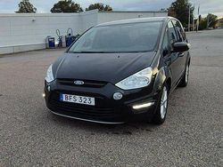 Svart Begagnad 2014 Ford S-MAX Sport Minibuss | 110 000 kr (Marknadspris)