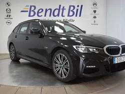 Svart Begagnad 2022 BMW 330e M Sport Kombi | 339 500 kr (Marknadspris)