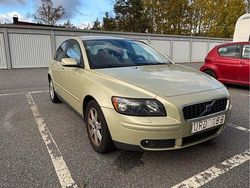 Grön Begagnad 2004 Volvo S40 Sedan | 40 000 kr (Marknadspris)