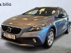 Blå Begagnad 2017 Volvo V40 CC Kombi | 159 900 kr (Marknadspris)
