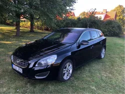Svart Begagnad 2011 Volvo V60 Momentum Kombi | 97 000 kr (Marknadspris)