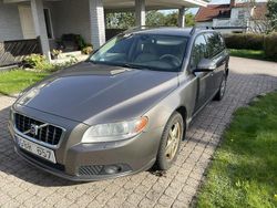 Grå Begagnad 2008 Volvo V70 Momentum Kombi | 34 900 kr (Marknadspris)
