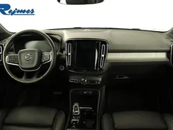 Vit (crystal vit metallic) Begagnad 2019 Volvo XC40 Inscription SUV | 309 900 kr (Marknadspris)