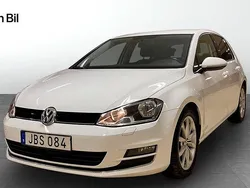 Vit (pure white) Begagnad 2015 VW Golf VII Highline Kombi | 169 900 kr (Marknadspris)