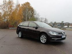 Svart Begagnad 2017 VW Golf VII Kombi | 98 800 kr (Marknadspris)
