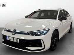 Vit Begagnad 2025 VW Passat R-line Kombi | 449 900 kr (Dyr)
