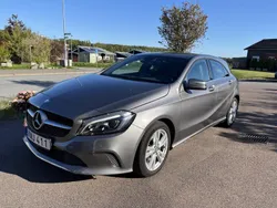 Grå Begagnad 2017 Mercedes A180 Halvkombi | 147 000 kr (Bra pris)