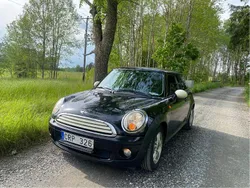 Svart Begagnad 2010 Mini ONE Salt Halvkombi | 43 000 kr