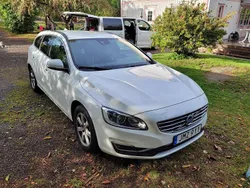 Vit Begagnad 2017 Volvo V60 Momentum Kombi | 150 000 kr (Marknadspris)