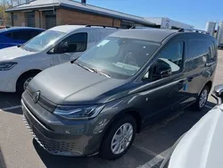 Grå (indiumgrå metallic) Ny 2025 VW Caddy Minibuss | 420 000 kr (Marknadspris)