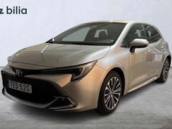 Silver Begagnad 2024 Toyota Corolla Hybrid Style Halvkombi | 299 900 kr