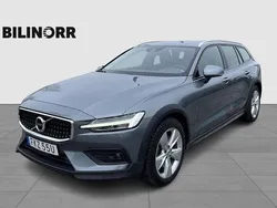 Grå Begagnad 2019 Volvo V60 CC Momentum Kombi | 324 900 kr (Lite dyr)