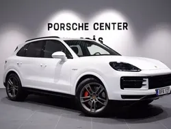 Vit (white) Begagnad 2024 Porsche Cayenne S E-Hybrid SUV | 1 225 000 kr