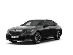 Black sapphire metallic Ny 2025 BMW 530e M Sport Sedan | 804 500 kr (Marknadspris)