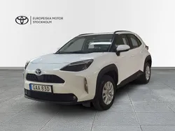 Vit Begagnad 2023 Toyota Yaris Cross Active SUV | 259 800 kr (Marknadspris)