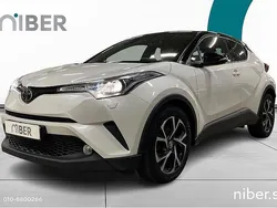 Vit Begagnad 2016 Toyota C-HR Style SUV | 159 900 kr (Lite dyr)