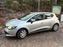 Silver metallic Begagnad 2017 Renault Clio IV Halvkombi | 76 900 kr (Bra pris)