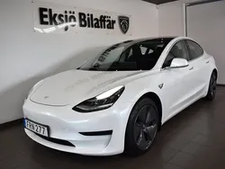 Vit Begagnad 2020 Tesla Model 3 Standard Range Plus Sedan | 249 500 kr (Marknadspris)