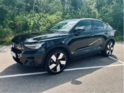 Svart Begagnad 2023 Volvo EC40 Plus SUV | 357 000 kr (Marknadspris)