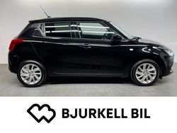 Svart Begagnad 2022 Suzuki Swift Halvkombi | 189 900 kr (Marknadspris)