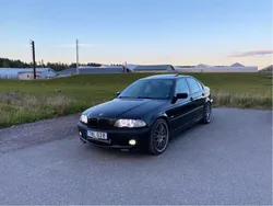 Svart Begagnad 2000 BMW 320 Comfort Edition Sedan | 35 000 kr