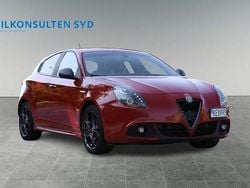 Röd Begagnad 2017 Alfa Romeo Giulietta Veloce Halvkombi | 199 900 kr (Marknadspris)