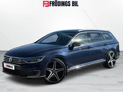 Mörkblå Begagnad 2017 VW Passat GTE Kombi | 114 900 kr (Marknadspris)