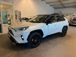 Vit Begagnad 2020 Toyota RAV4 Hybrid Style SUV | 359 900 kr (Marknadspris)