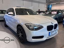 Vit Begagnad 2011 BMW 120 Sport Line Halvkombi | 89 900 kr (Marknadspris)