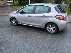 Grå Begagnad 2012 Peugeot 208 Halvkombi | 67 000 kr (Lite dyr)