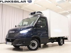 Mörkblå (blå) Begagnad 2023 Iveco Daily Van | 379 700 kr (Marknadspris)