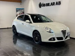 Vit Begagnad 2015 Alfa Romeo Giulietta Halvkombi | 129 900 kr (Marknadspris)
