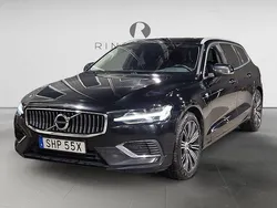 Svart Begagnad 2021 Volvo V60 Kombi | 209 900 kr (Marknadspris)