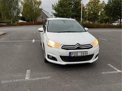 Vit Begagnad 2011 Citroën C4 Halvkombi | 40 000 kr (Marknadspris)