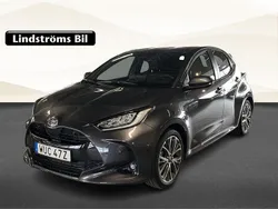 Mörkgrå Begagnad 2024 Toyota Yaris Hybrid Style Halvkombi | 299 900 kr (Marknadspris)