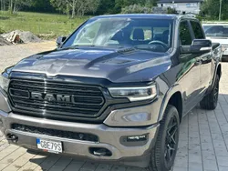 Grå Begagnad 2021 RAM 1500 Pickup | 749 000 kr (Marknadspris)